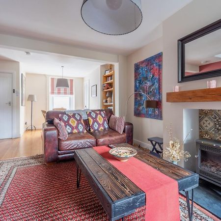 Chic 2-Bedroom Townhouse In Vibrant Abergavenny Eksteriør bilde
