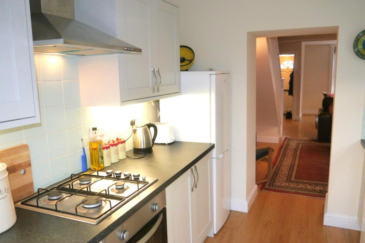 Chic 2-Bedroom Townhouse In Vibrant Abergavenny Eksteriør bilde