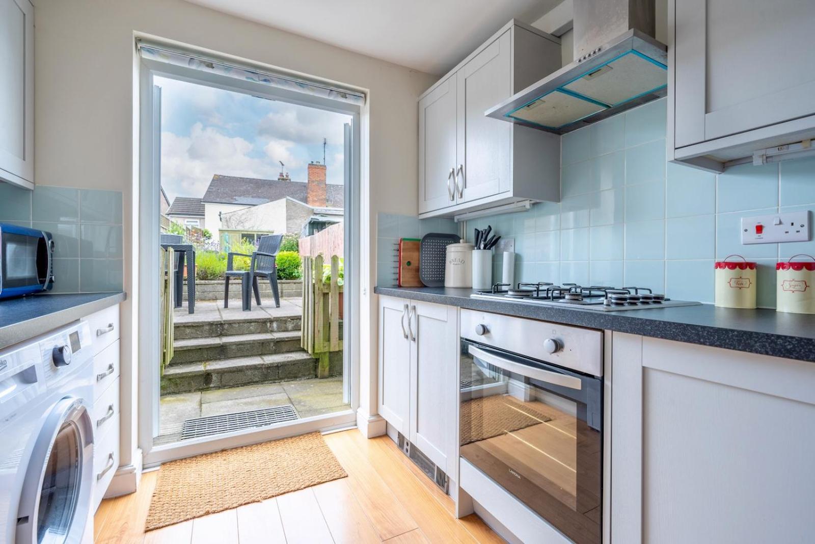 Chic 2-Bedroom Townhouse In Vibrant Abergavenny Eksteriør bilde