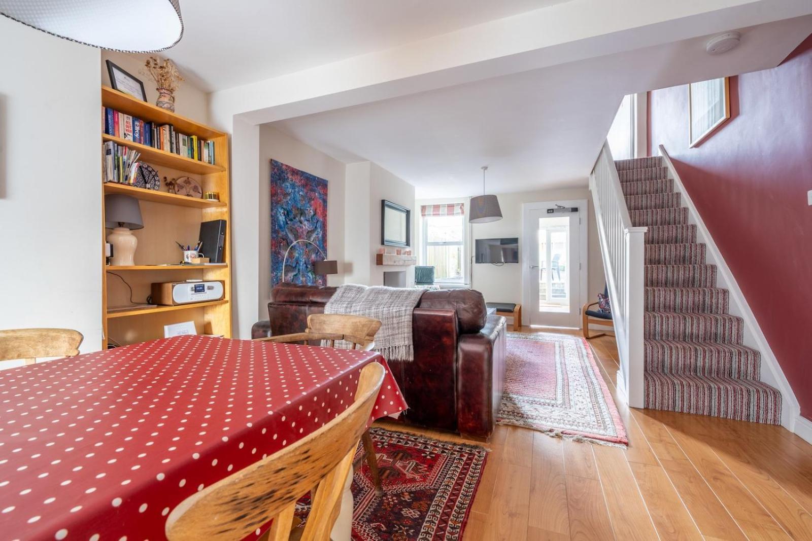 Chic 2-Bedroom Townhouse In Vibrant Abergavenny Eksteriør bilde