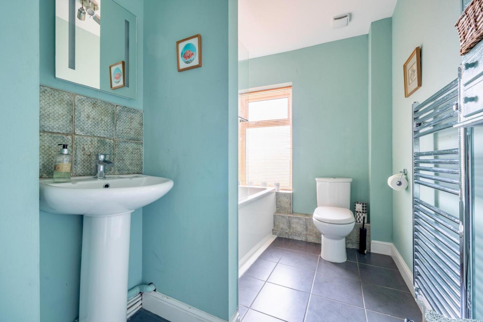 Chic 2-Bedroom Townhouse In Vibrant Abergavenny Eksteriør bilde