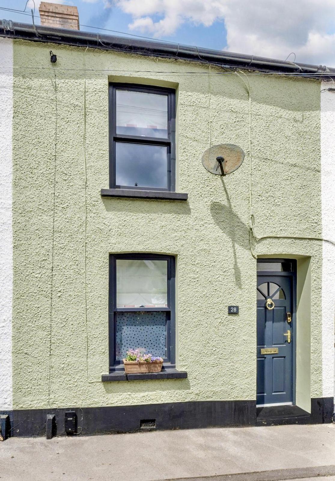 Chic 2-Bedroom Townhouse In Vibrant Abergavenny Eksteriør bilde