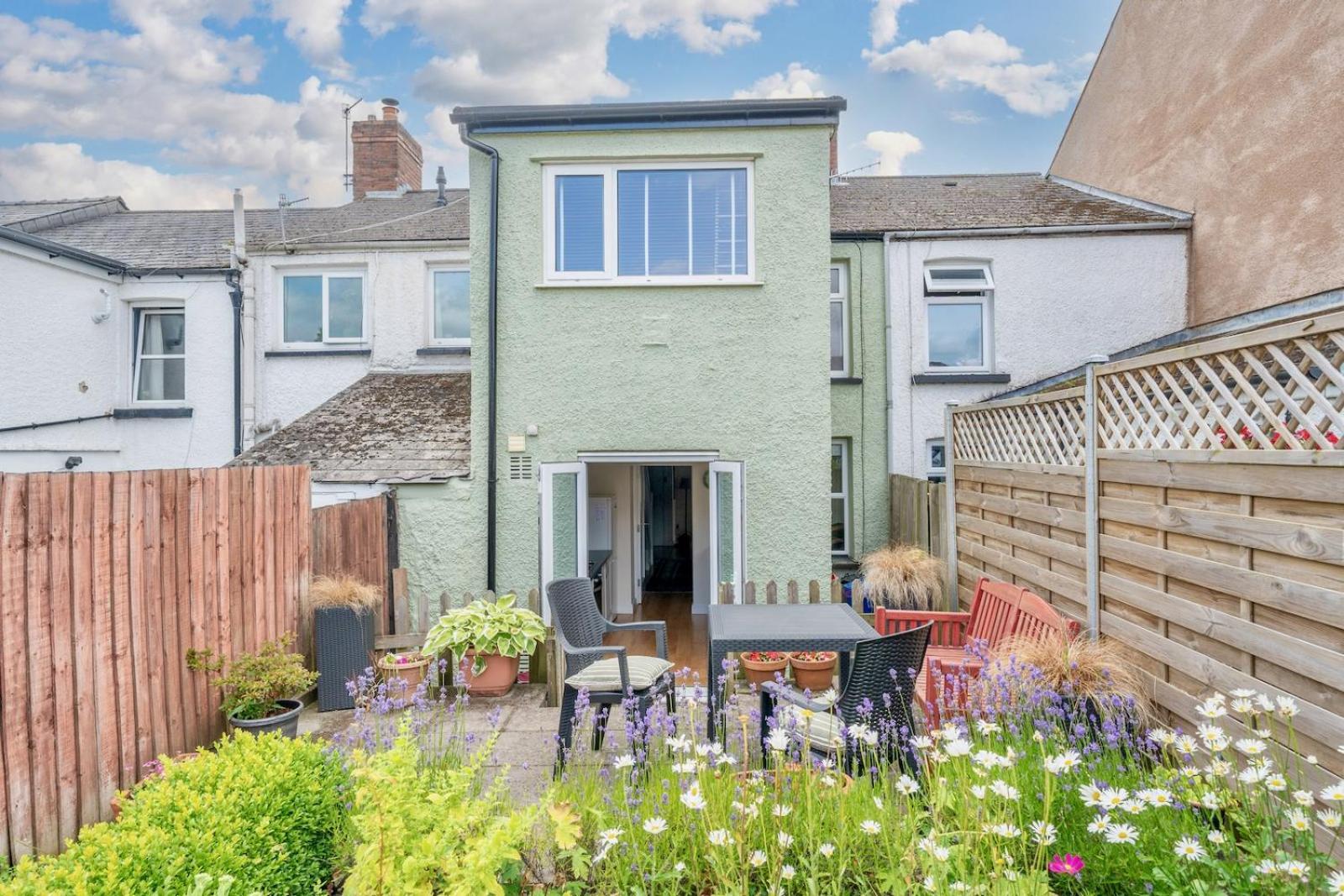 Chic 2-Bedroom Townhouse In Vibrant Abergavenny Eksteriør bilde